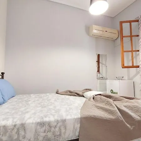 Cozy Minimal El Pireo